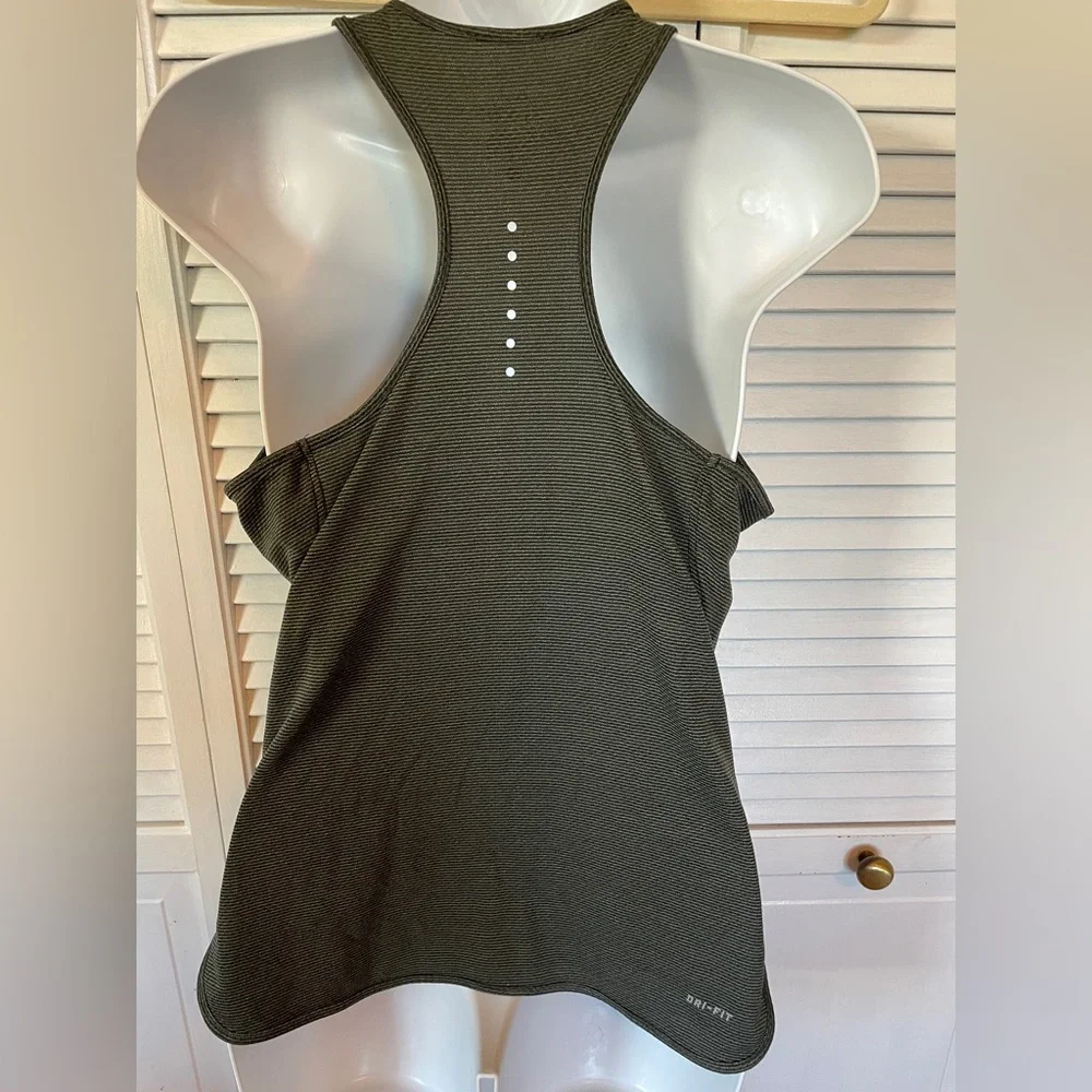 Nike Women's Dri-Fit Tank Size Medium